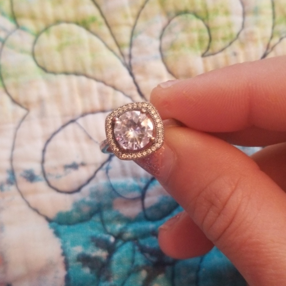 7 Rings - Picture 3 of 6